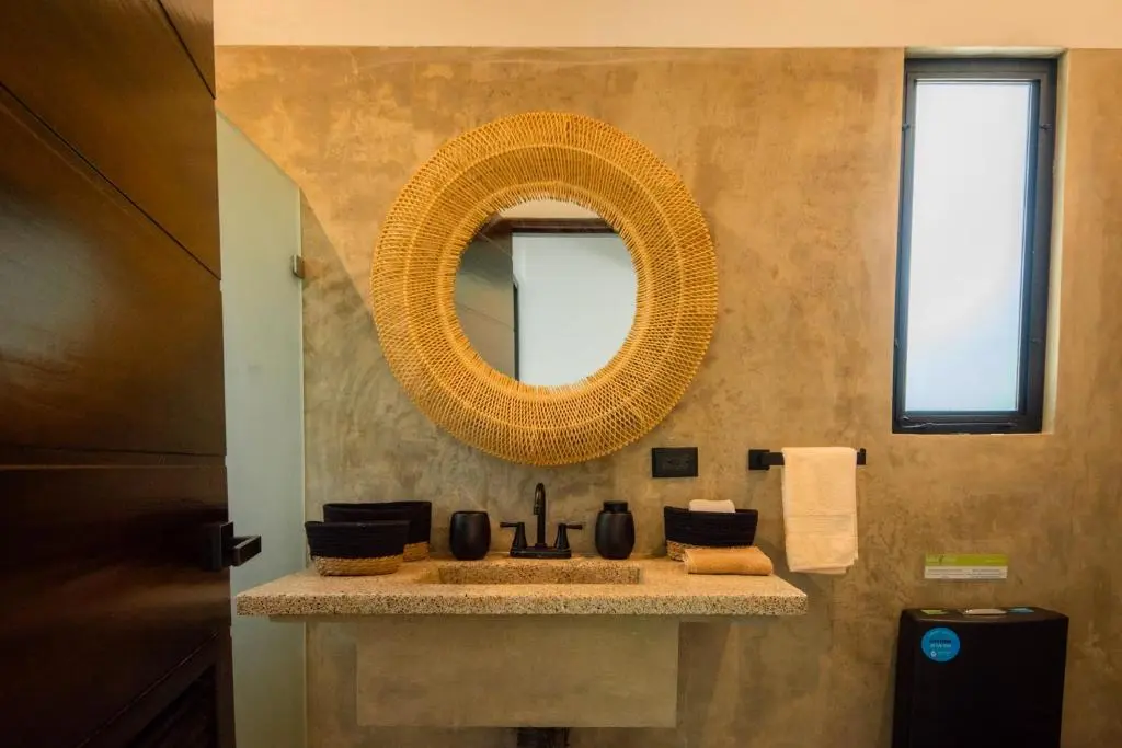 Selva Color — baño de la habitación Deluxe